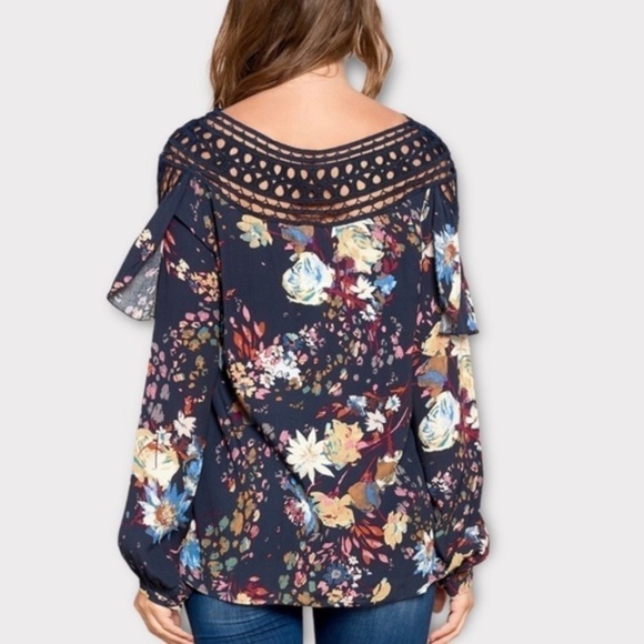 Floral print Lattice neckline multi color blouse - Picture 2 of 7